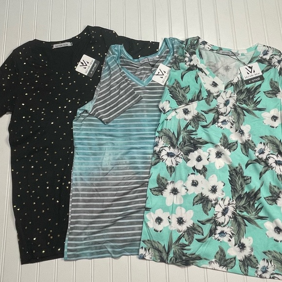 NWT Lot of 3 Short Sleeve V-Neck Tops XS - Picture 4 of 8